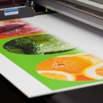 Современные технологии печати на пластике для рекламы и интерьера