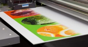 Современные технологии печати на пластике для рекламы и интерьера